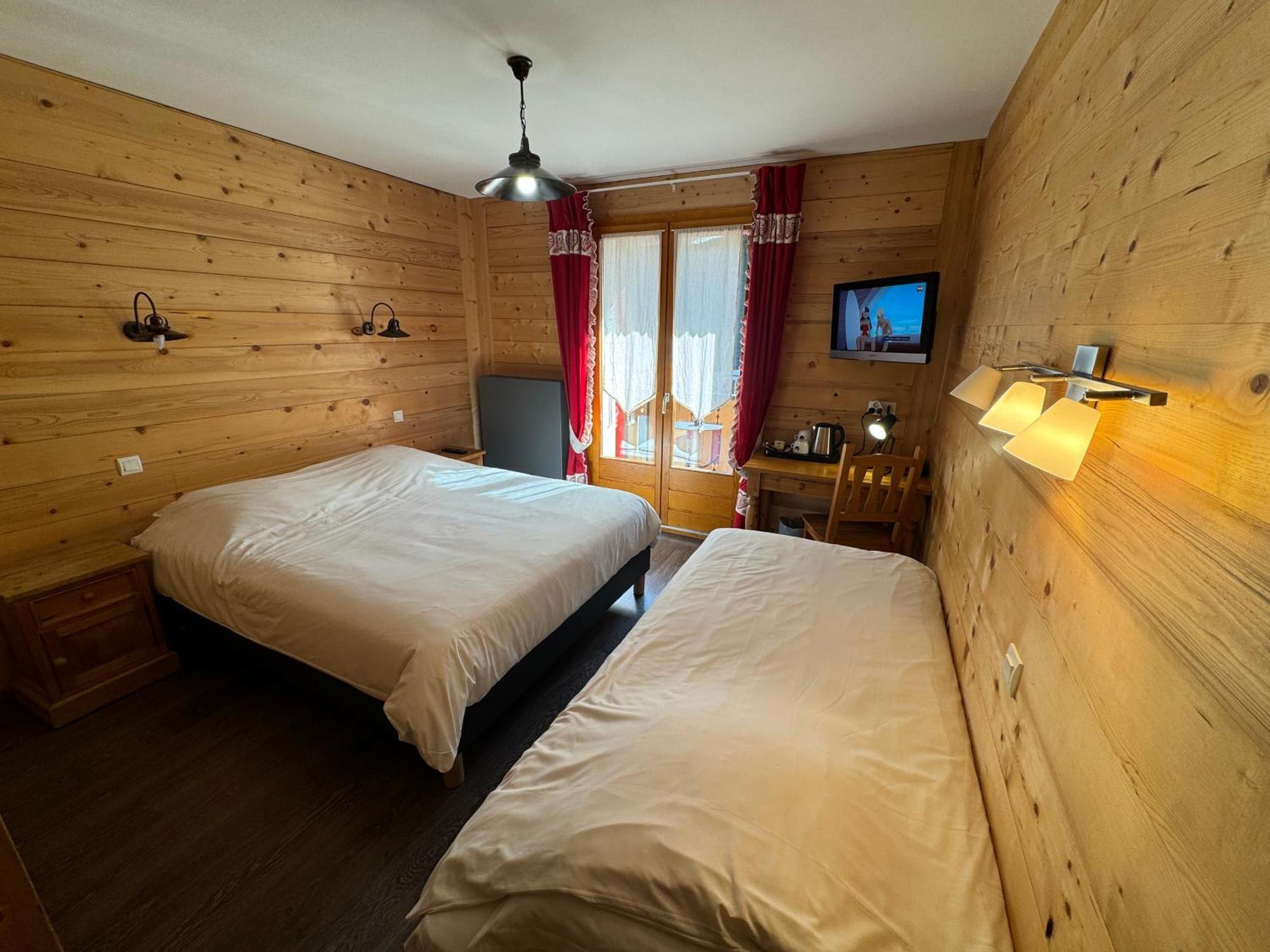Le Schuss Otel Châtel Dış mekan fotoğraf